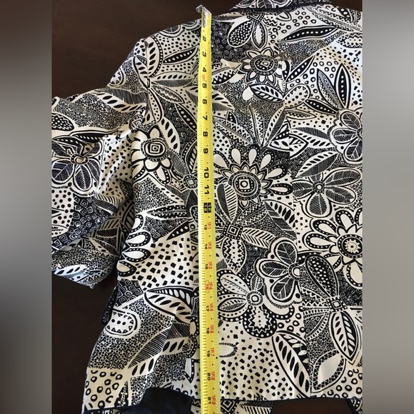 Norton McNaughton-Size 10-Black and White Lined Floral Blazer- - Picture 10 of 16